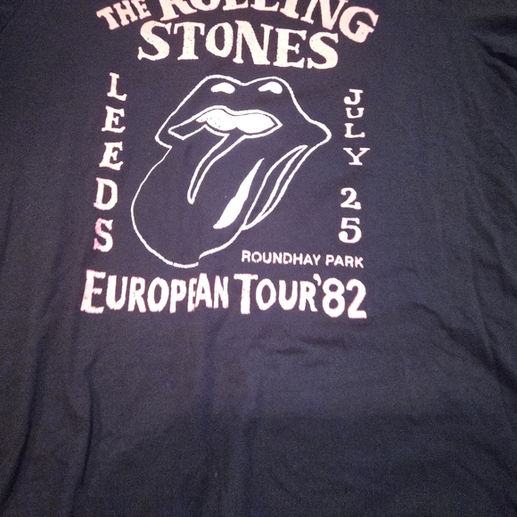 QUEEN black tshirt with gold red accents on the print front back mens BNWOT - Picture 8 of 15